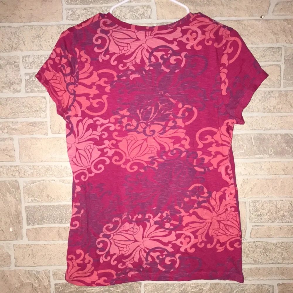 ✅Tommy Hilfiger V Neck Tee - Picture 6 of 7